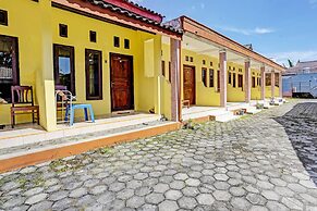 SPOT ON 92372 Rinda Homestay Syariah & Resto