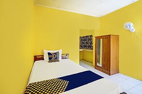 SPOT ON 92372 Rinda Homestay Syariah & Resto