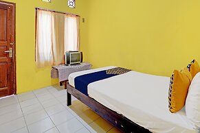 SPOT ON 92372 Rinda Homestay Syariah & Resto