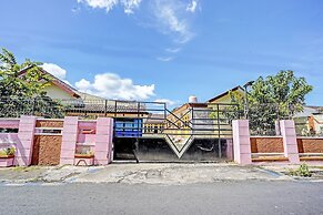 SPOT ON 92372 Rinda Homestay Syariah & Resto