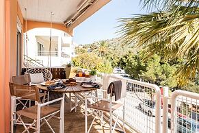 2BD Sunny Condo Close to the Beach