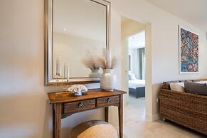 2BD Sunny Condo Close to the Beach