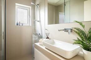 2BD Sunny Condo Close to the Beach