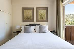 2BD Sunny Condo Close to the Beach