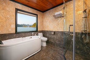 Arcady Boutique Cruise