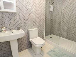 50A Lloyd Street West