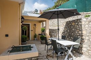 The Greystone House by Konnect, Views to the Sea