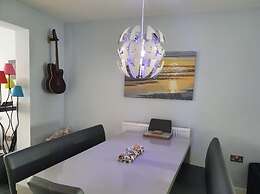 4-bed House in Elgin, Optional fee for hot tub