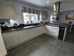 4-bed House in Elgin, Optional fee for hot tub