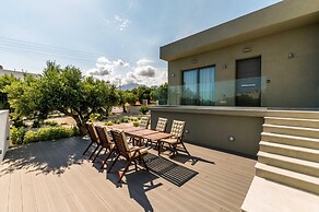 Nama Luxury Villa 250m From the sea Makry Gialos