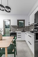 Nama Luxury Villa 250m From the sea Makry Gialos