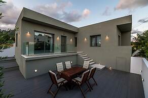 Nama Luxury Villa 250m From the sea Makry Gialos