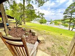 Lake View Queen Guest Room With Two Queens, Sleeper Sofa And Deck Over
