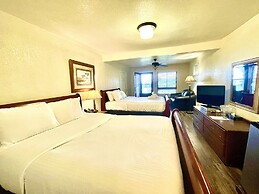 Lake View Queen Guest Room With Two Queens, Sleeper Sofa And Deck Over