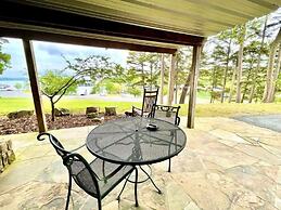 Lake View Queen Guest Room With Two Queens, Sleeper Sofa And Deck Over