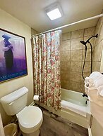 Lake View Queen Guest Room With Two Queens, Sleeper Sofa And Deck Over