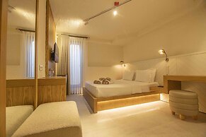 June Alaçatı (+15 Adult only)