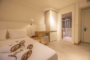 June Alaçatı (+15 Adult only)