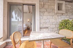 June Alaçatı (+15 Adult only)