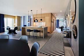 Kirk Suites