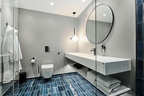 Kirk Suites