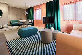 Kirk Suites
