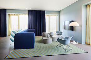 Kirk Suites