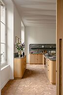 1.75 Paris La Source