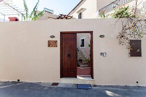 Charming 3-bed House in Alfa