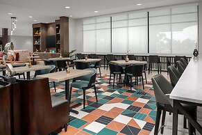Home2 Suites by Hilton Orlando Southeast Nona