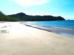 Playa Potrero - Cute Modern Containerhome w Pool for 2 People