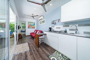 Playa Potrero - Cute Modern Containerhome w Pool for 2 People