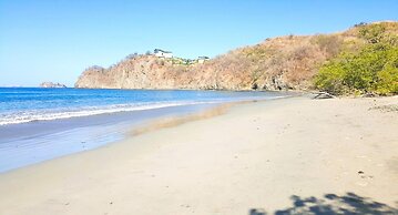 Playa Potrero - Cute Modern Containerhome w Pool for 2 People