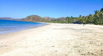 Playa Potrero - Cute Modern Containerhome w Pool for 2 People