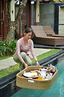 The Khayangan Dreams Villa Seminyak