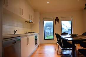 Cozy townhouse closer to the town center