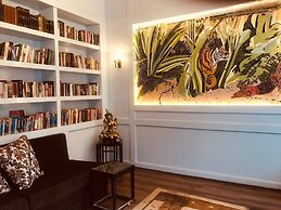 Courtyard Pujan Hotel