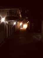 Courtyard Pujan Hotel