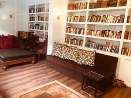 Courtyard Pujan Hotel