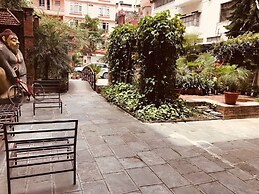 Courtyard Pujan Hotel