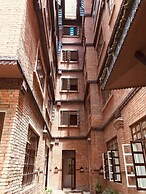 Courtyard Pujan Hotel