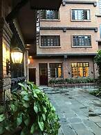 Courtyard Pujan Hotel