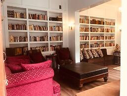 Courtyard Pujan Hotel