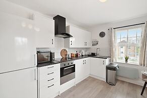 Tropical Inspired 2-Bedroom Flat