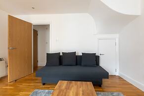 Spaciously Renovated 2BD Flat - Camden
