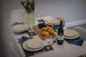 Altham Place-fully Refurbished 2-bath Bungalow