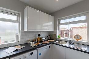 Altham Place-fully Refurbished 2-bath Bungalow