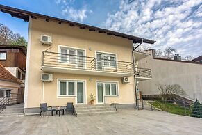 Green Hill Zagreb - Apartment Sara