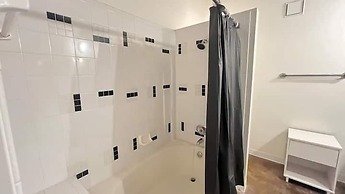 Artistico-Styled Studio Loft Sleeps 5