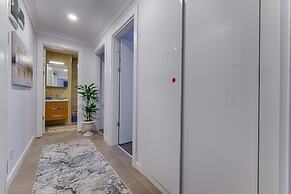 Gorgeous Central 2BR Condo w City Views